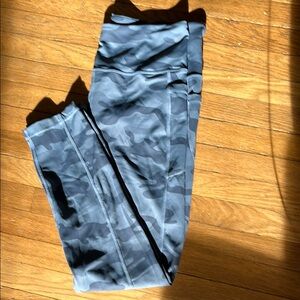 Women’s Plus Grey Camouflage Leggings With Pockets Sz XXL NWOT